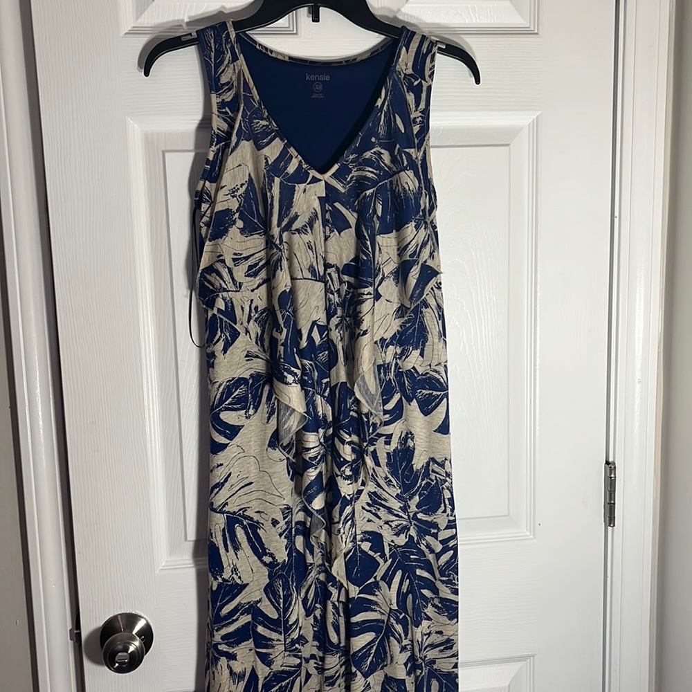 NWOT: Kensie: Flowing, Sensuous, Sleeveless Dress; V-Neck; XS